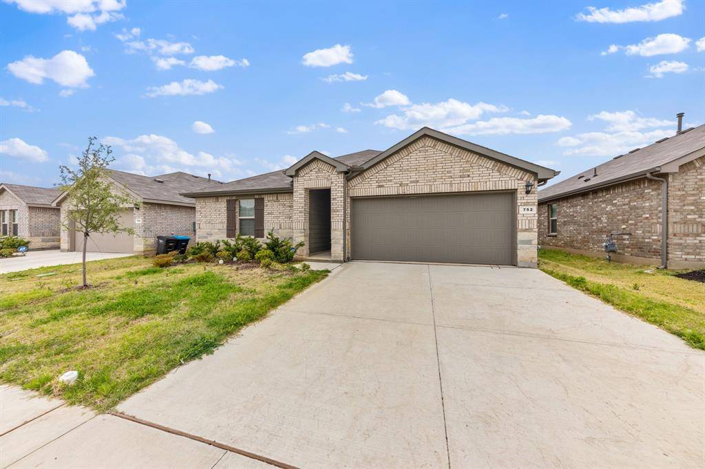 752 Cedarbrook Drive, Fort Worth, TX 76131