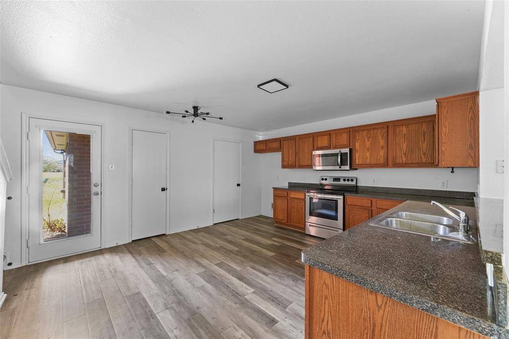 4917 Captains Place, Garland, TX 75043