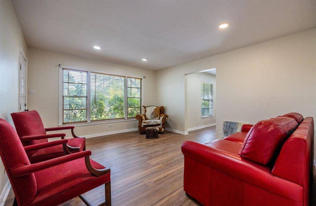 211 W Long Street, Elm Mott, TX 76640