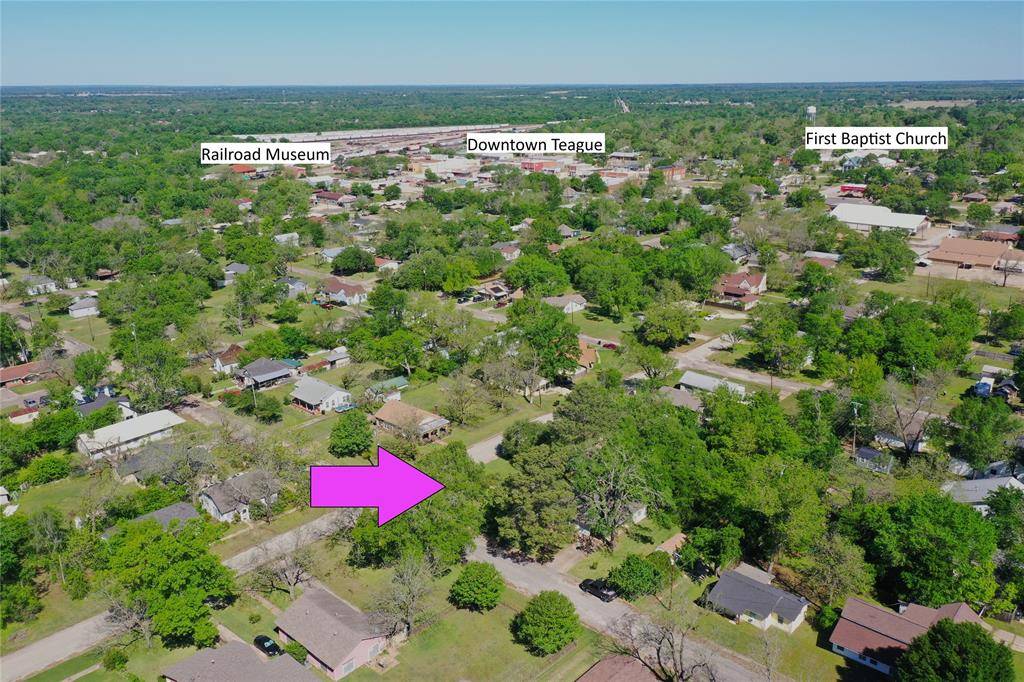 421 S 8th Avenue, Teague, TX 75860