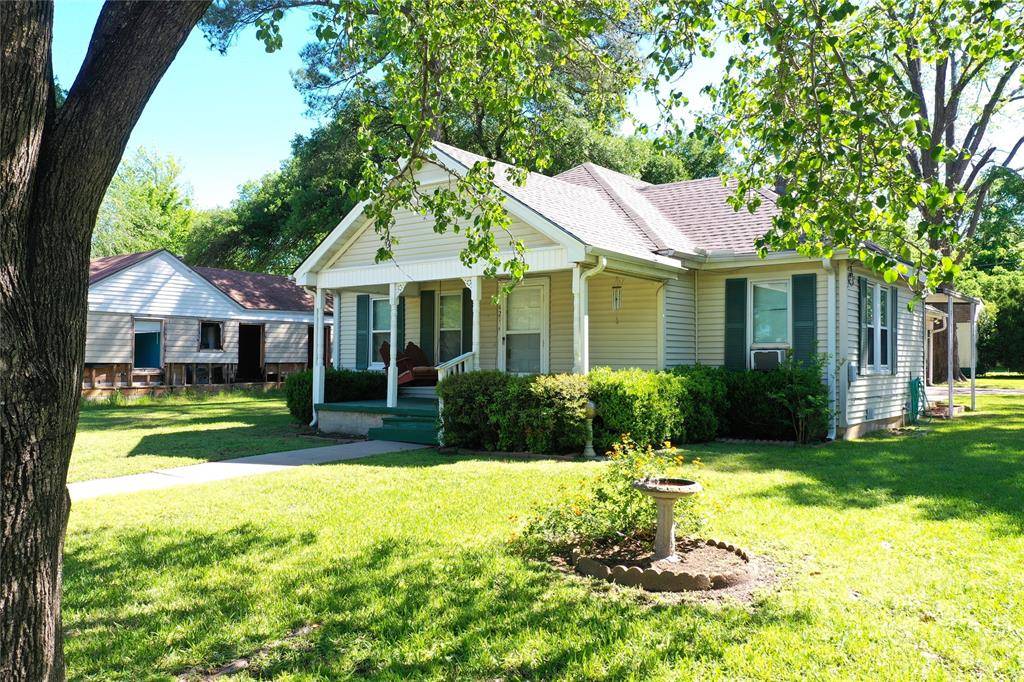 421 S 8th Avenue, Teague, TX 75860