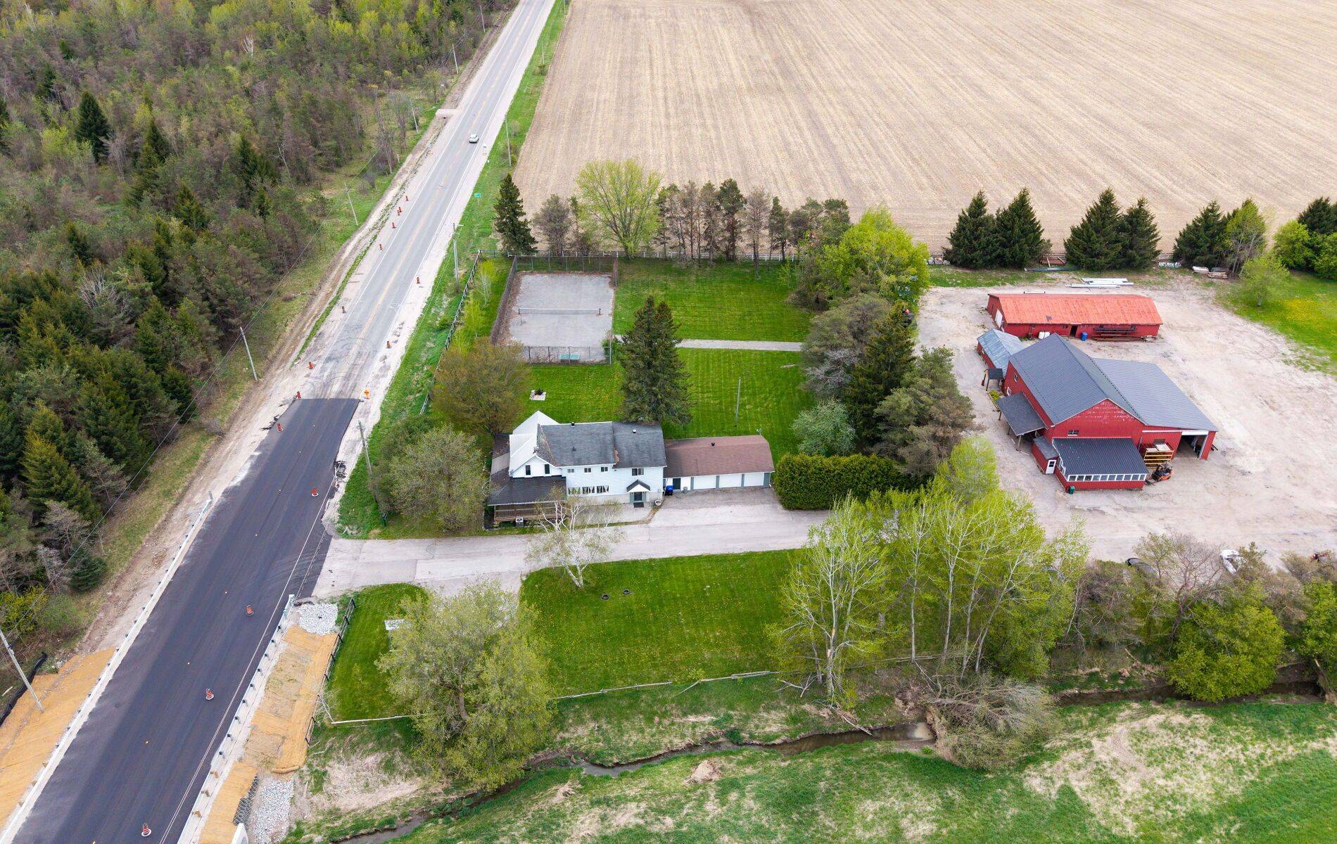 220 Queen RD W, Springwater, ON L0L 1P0