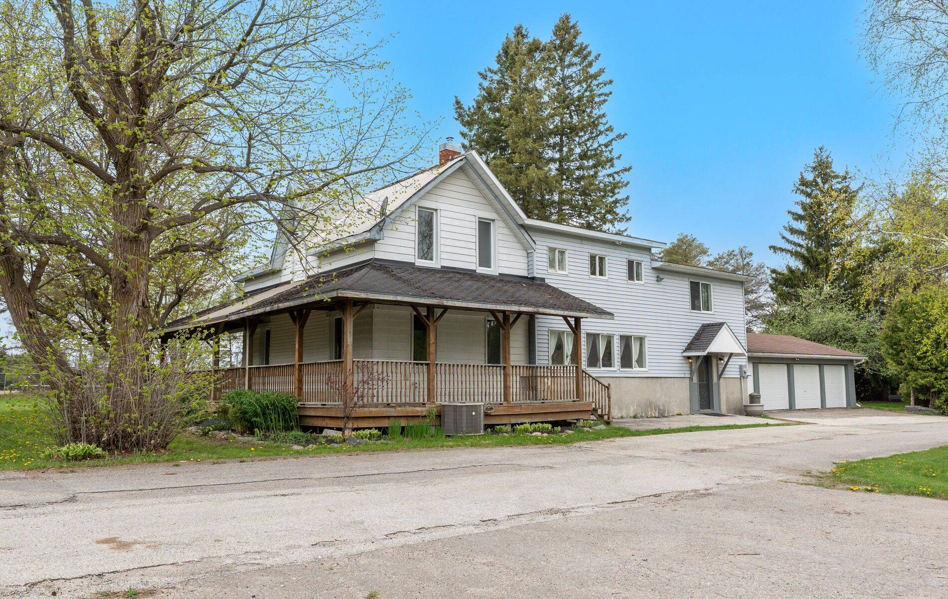 220 Queen RD W, Springwater, ON L0L 1P0