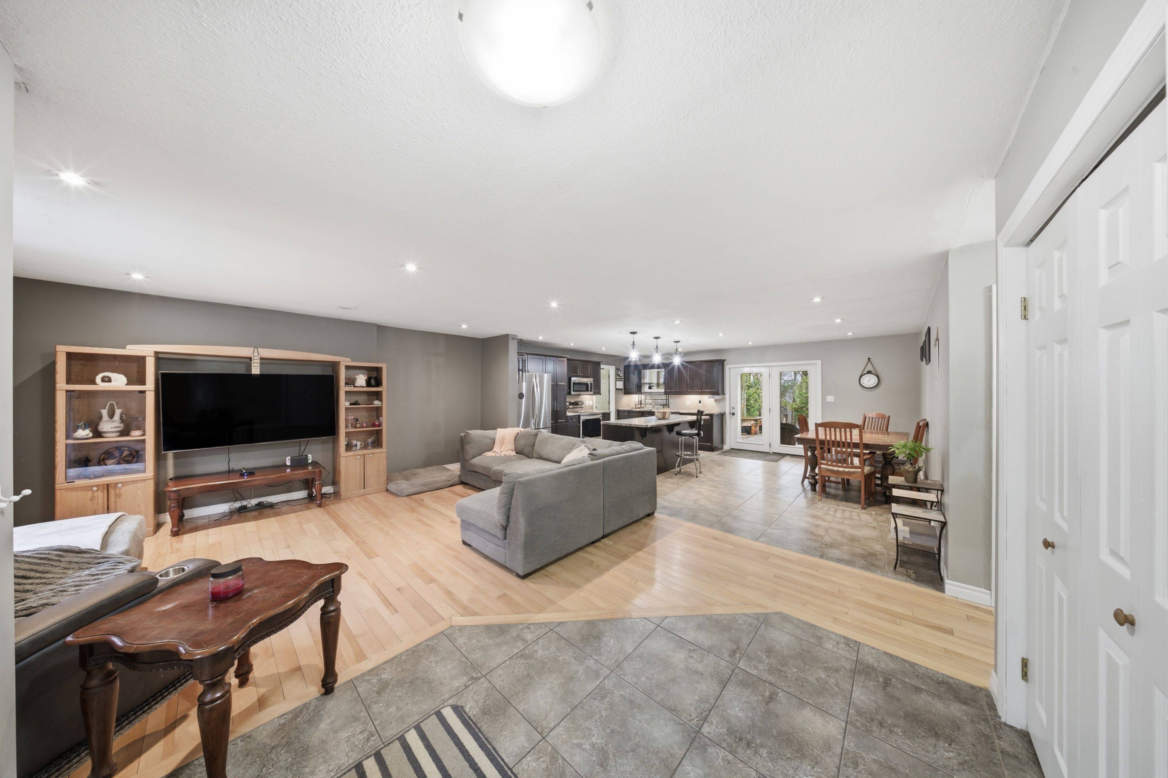 90806 Driftwood Beach RD, Howick, ON N0G 1M0