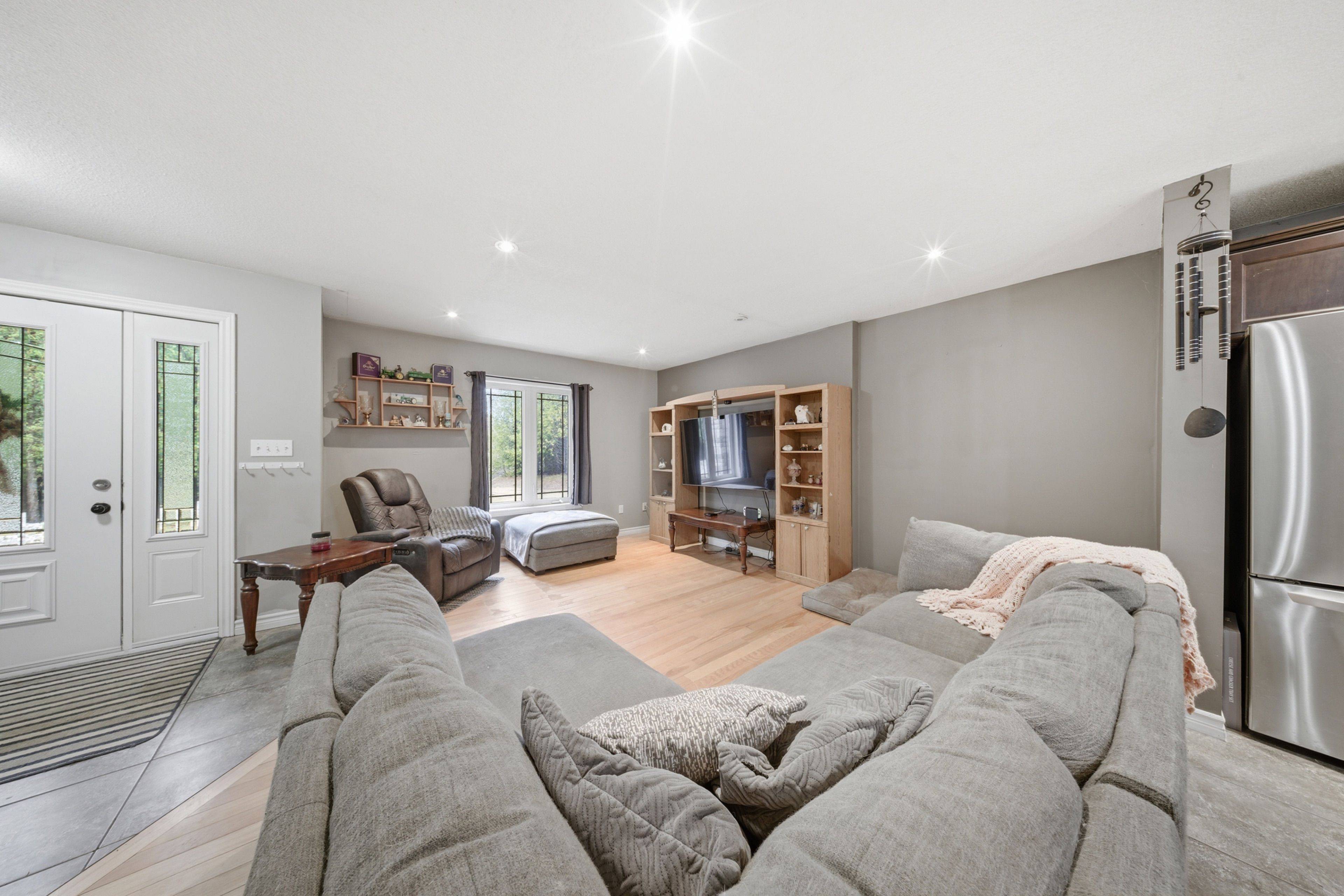 90806 Driftwood Beach RD, Howick, ON N0G 1M0