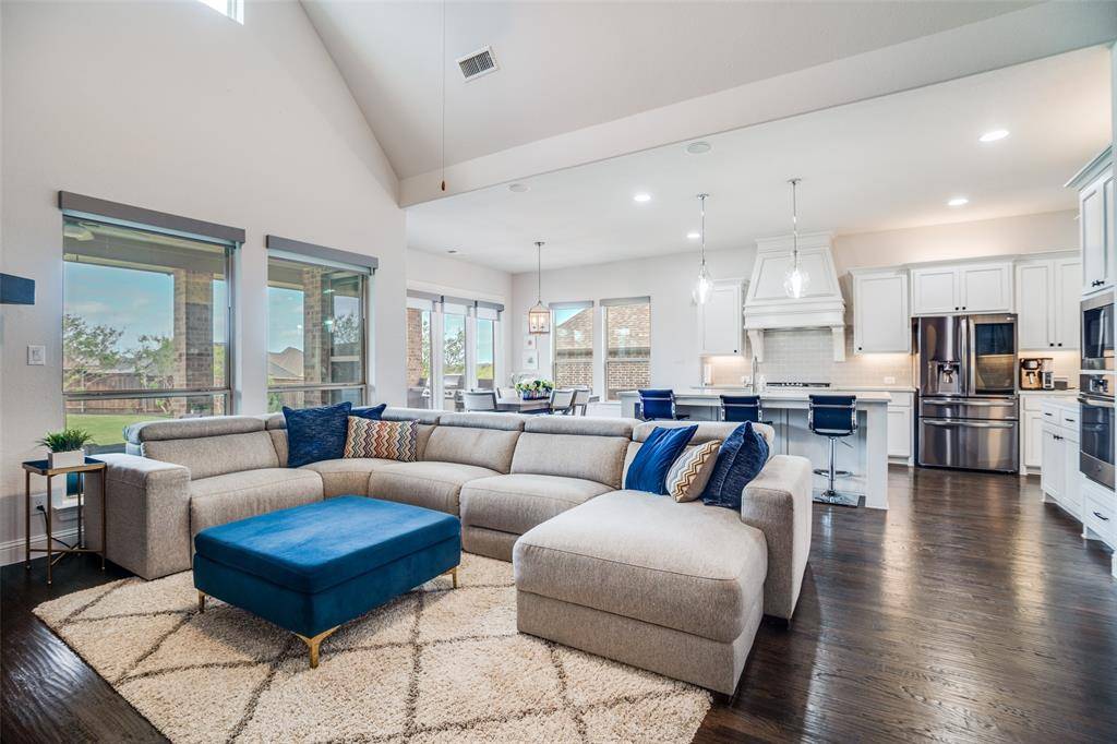 1011 Riviera Road, Roanoke, TX 76262