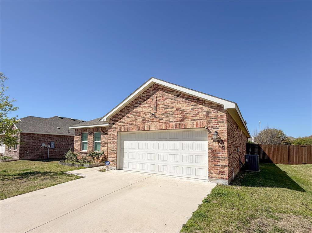 12 Elderbrook Lane, Edgecliff Village, TX 76134