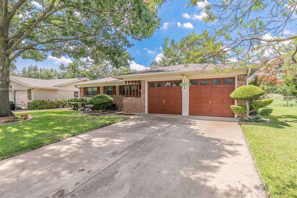 5828 Westcrest Drive W, Edgecliff Village, TX 76134