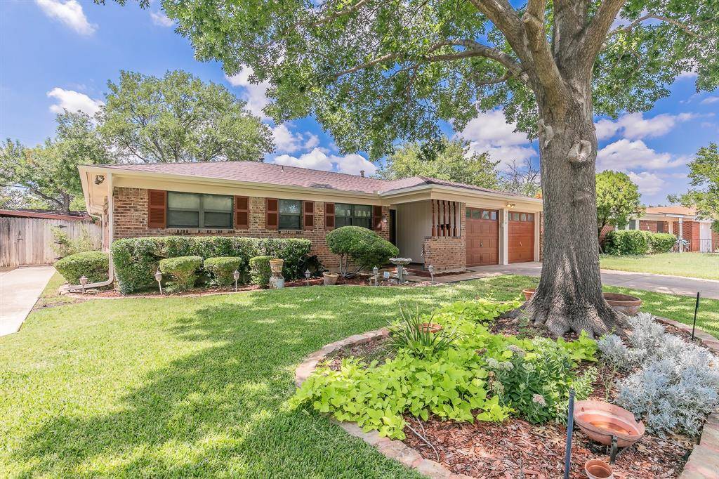 5828 Westcrest Drive W, Edgecliff Village, TX 76134