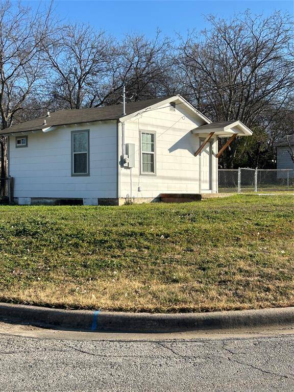 418 Hallvale Drive, White Settlement, TX 76108