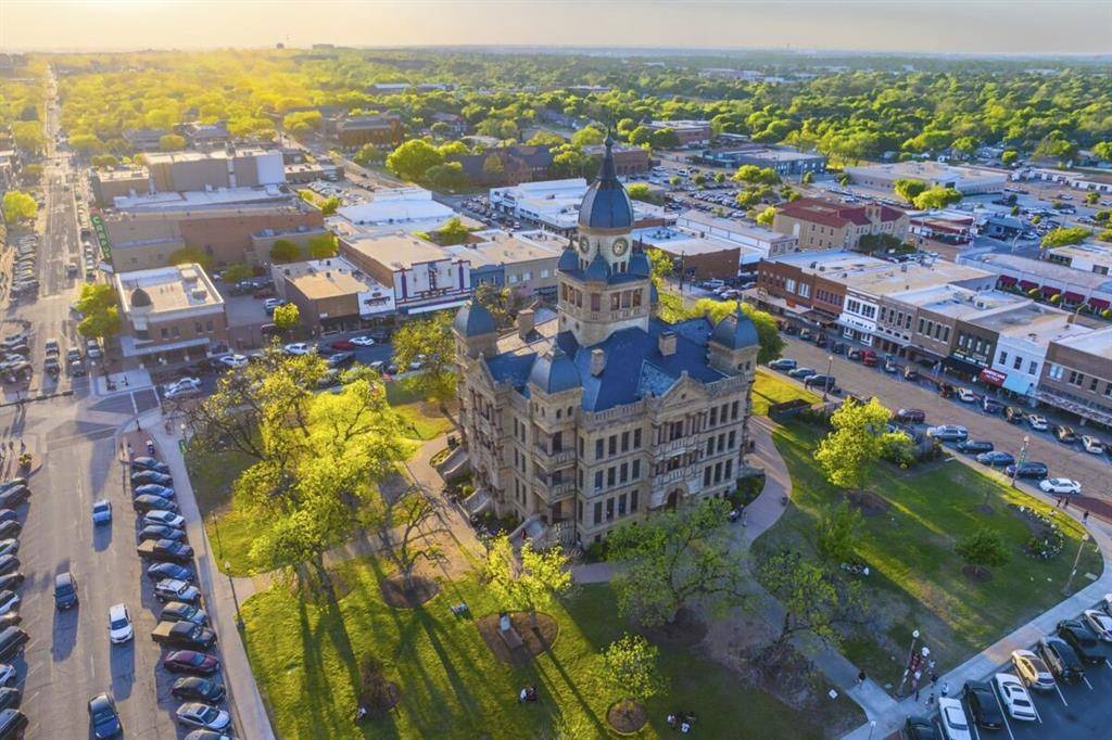 9225 Rolling Meadow Way, Denton, TX 76207