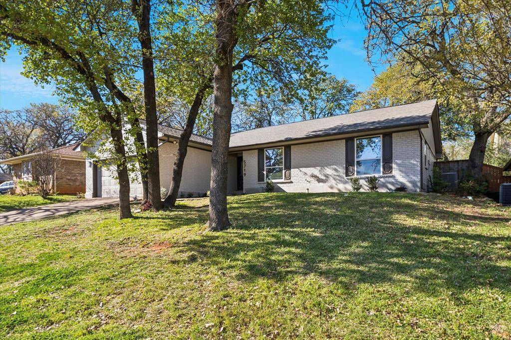 5719 Valley Ridge Court, Arlington, TX 76017