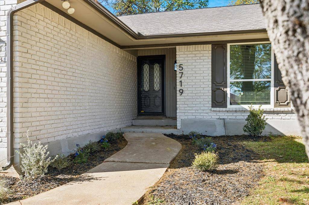 5719 Valley Ridge Court, Arlington, TX 76017