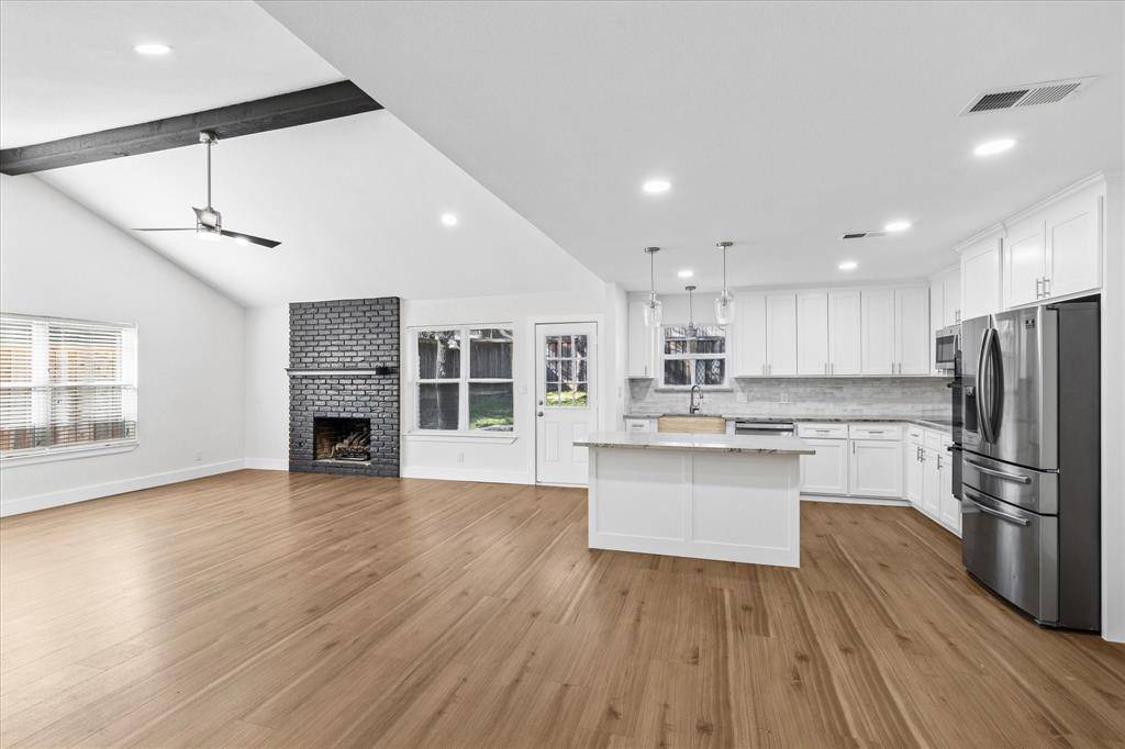 5719 Valley Ridge Court, Arlington, TX 76017