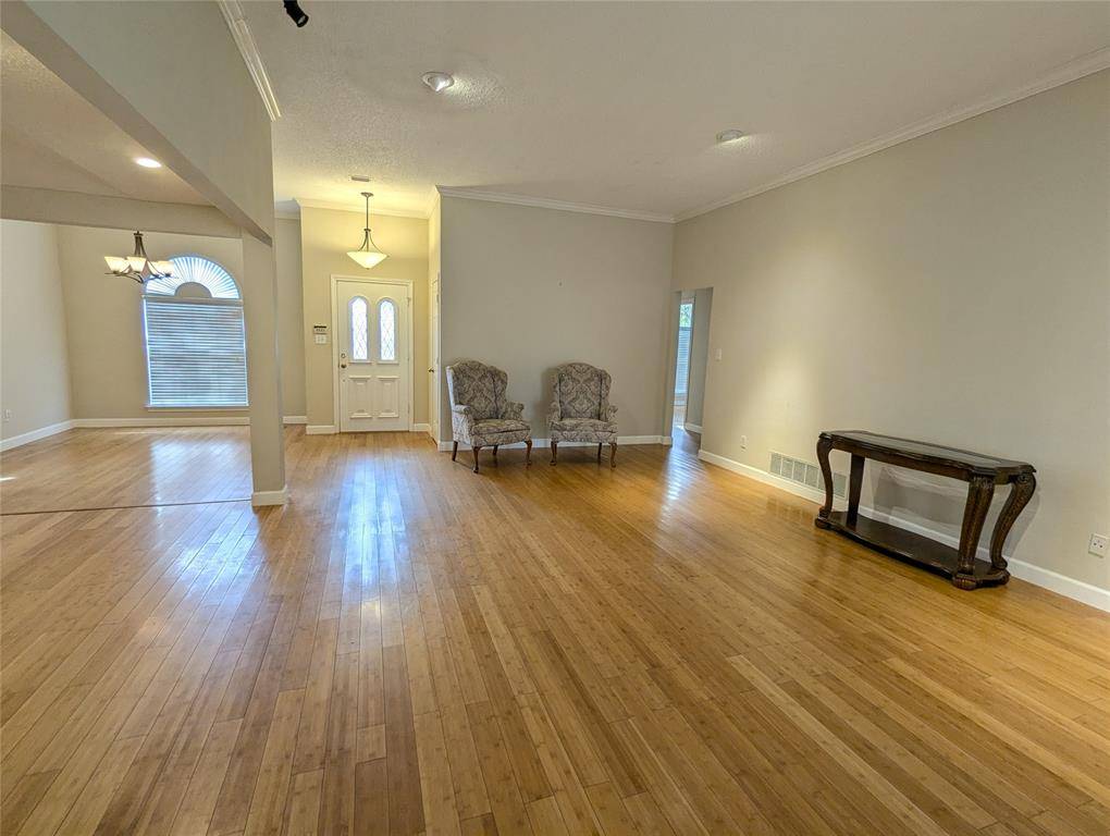 6019 Mapleshade Lane, Dallas, TX 75252