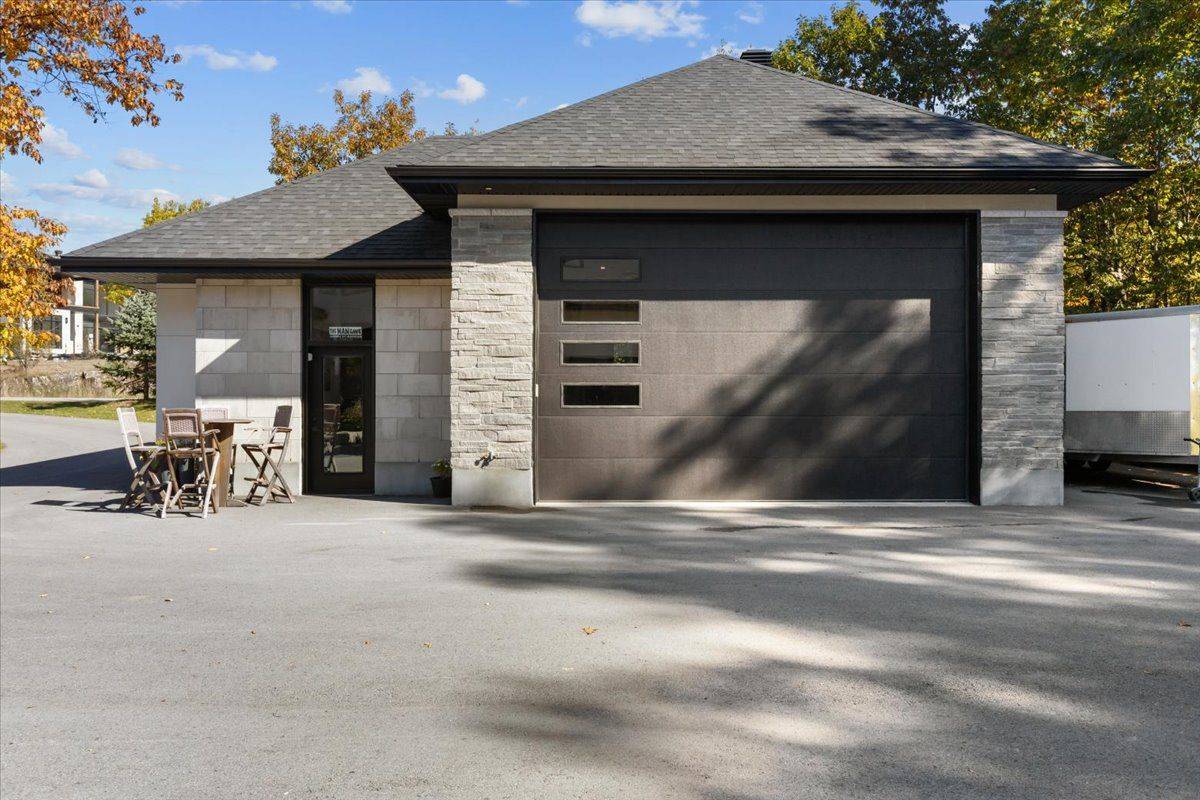 131 Cherryhill DR, Carp - Huntley Ward, ON K0A 1L0