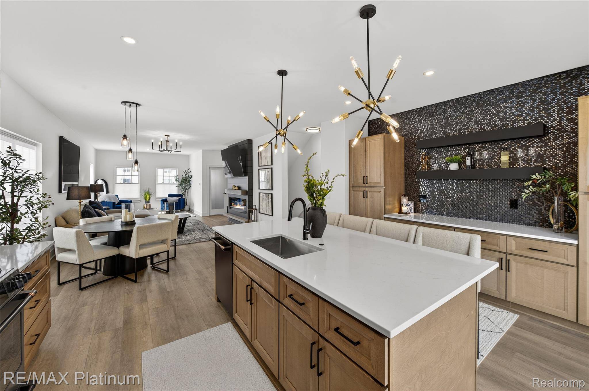 1652 Pinecroft LN, Howell Township, MI 48855