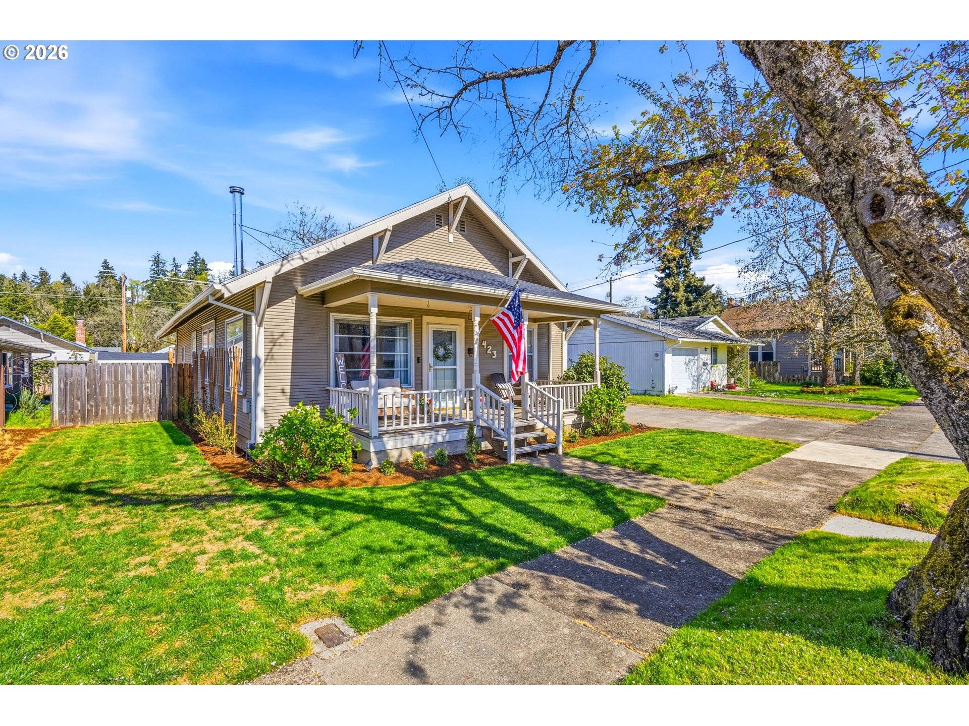 423 S 1ST ST, Silverton, OR 97381