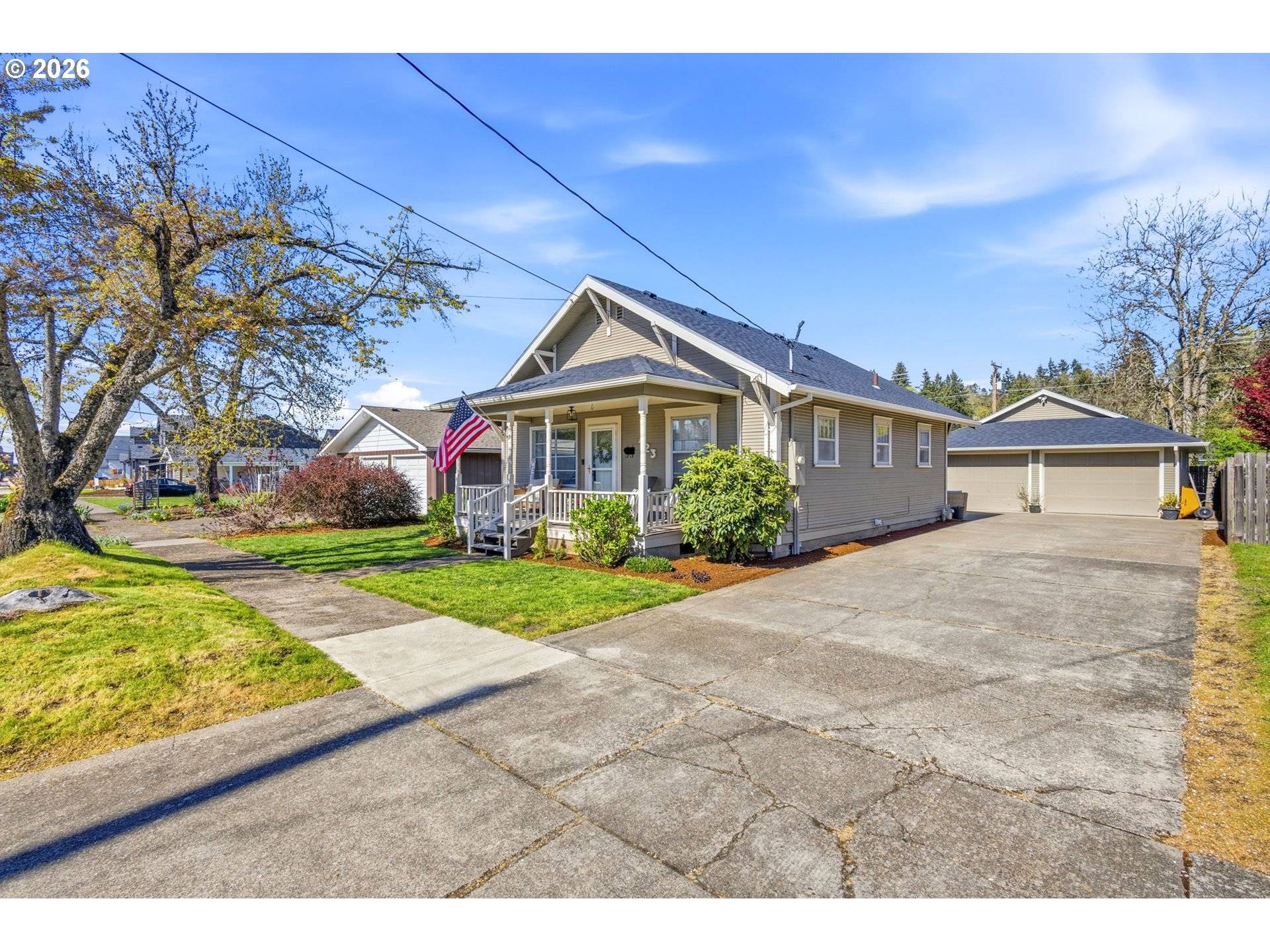 423 S 1ST ST, Silverton, OR 97381