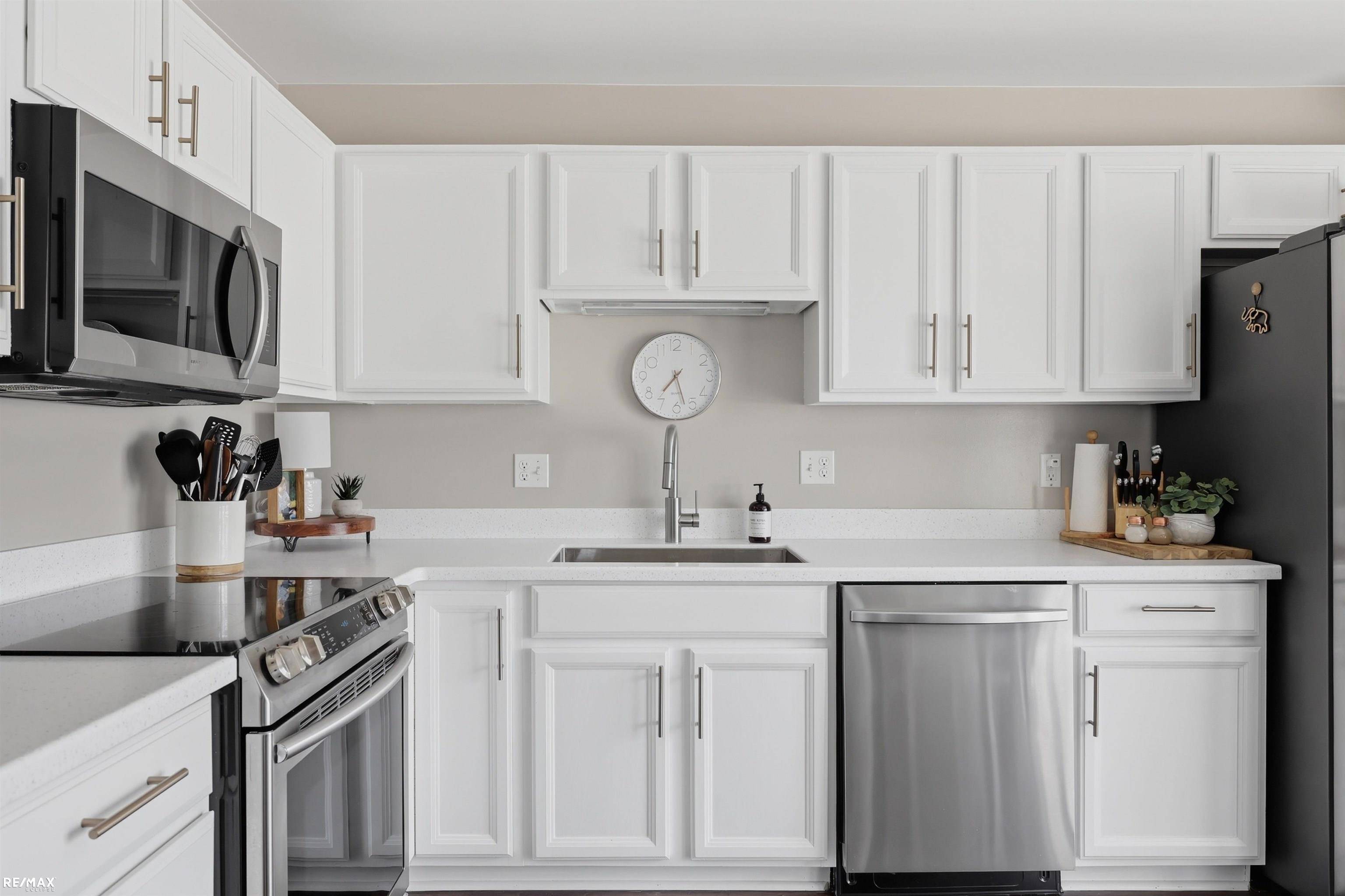 51829 Lionel LN, Chesterfield Twp, MI 48051