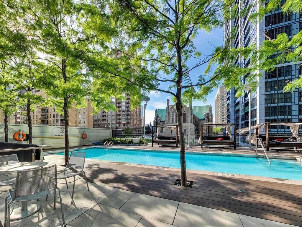 110 Charles ST E #2201, Toronto C08, ON M4Y 1T5