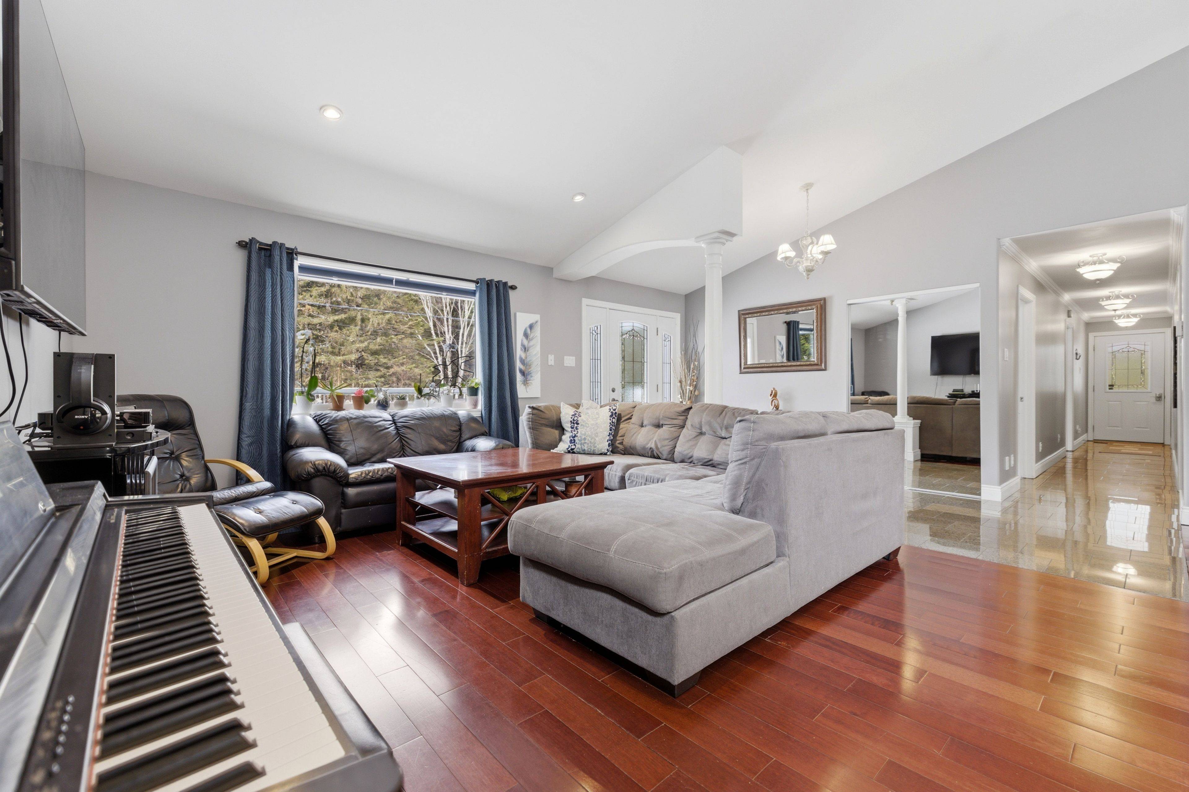 84 Pinewood PL, Deep River, ON K0J 1P0