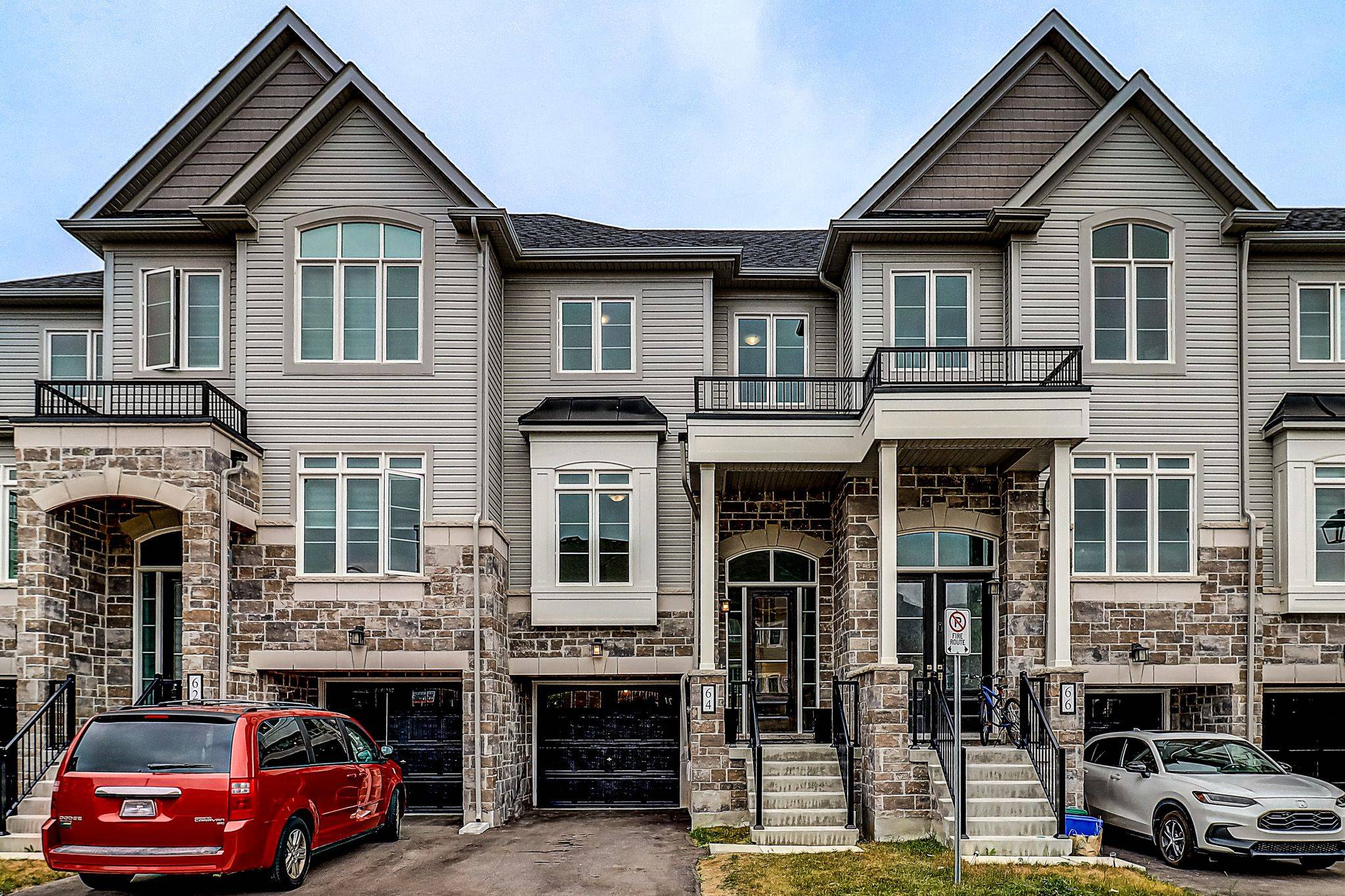 64 Lyall Stokes CIR, East Gwillimbury, ON L0G 1M0