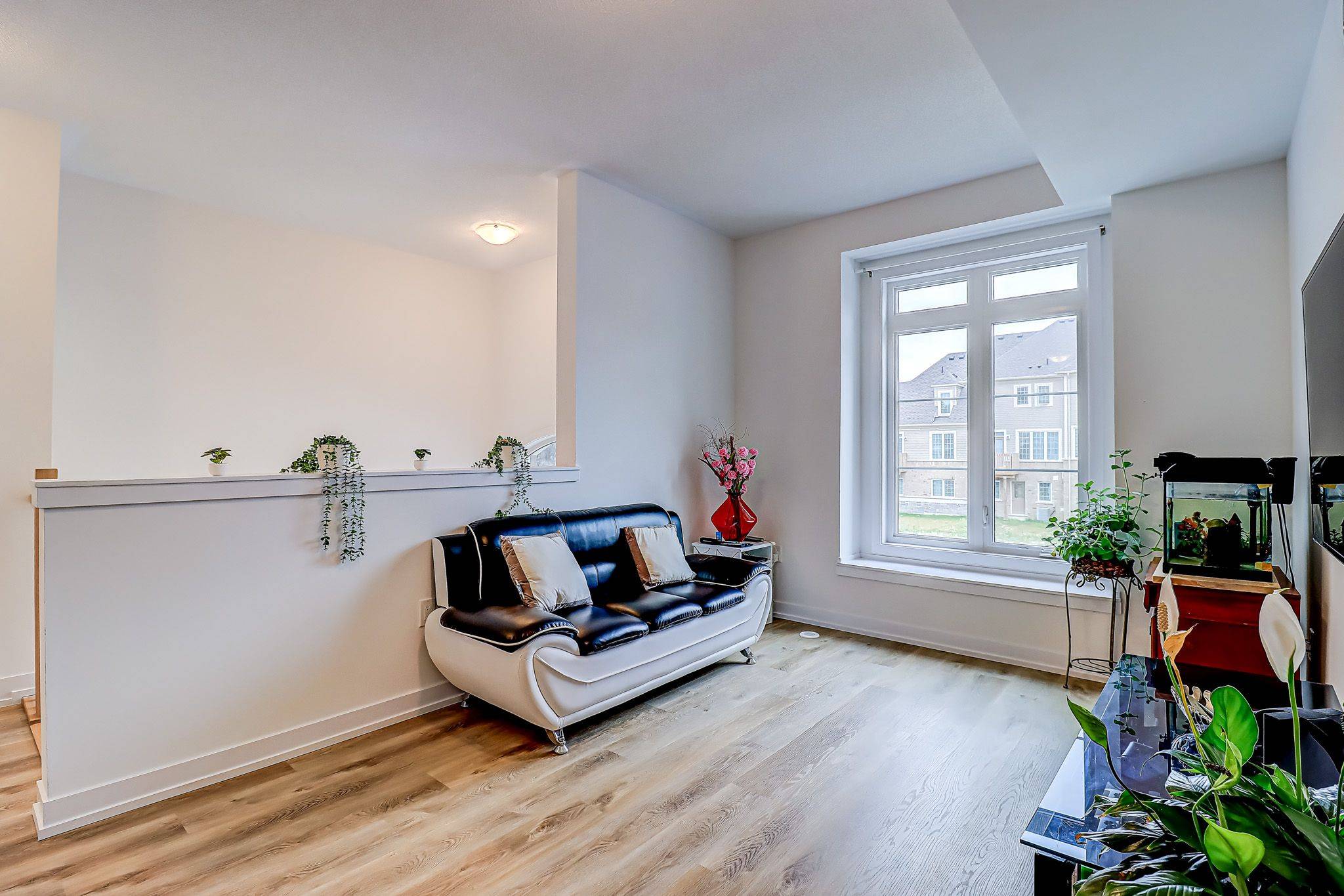 64 Lyall Stokes CIR, East Gwillimbury, ON L0G 1M0