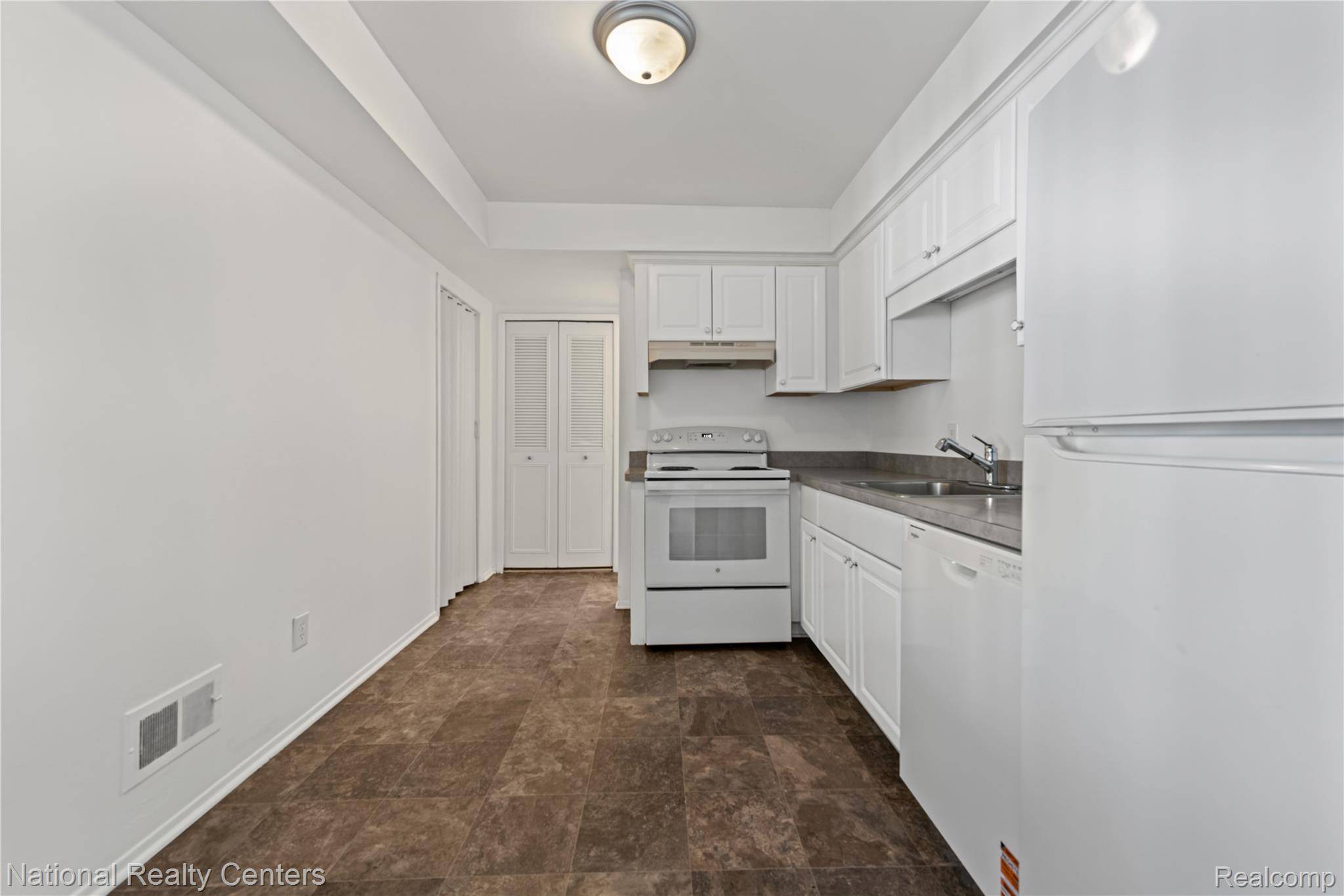 8232 Karam BLVD #1, Warren, MI 48093