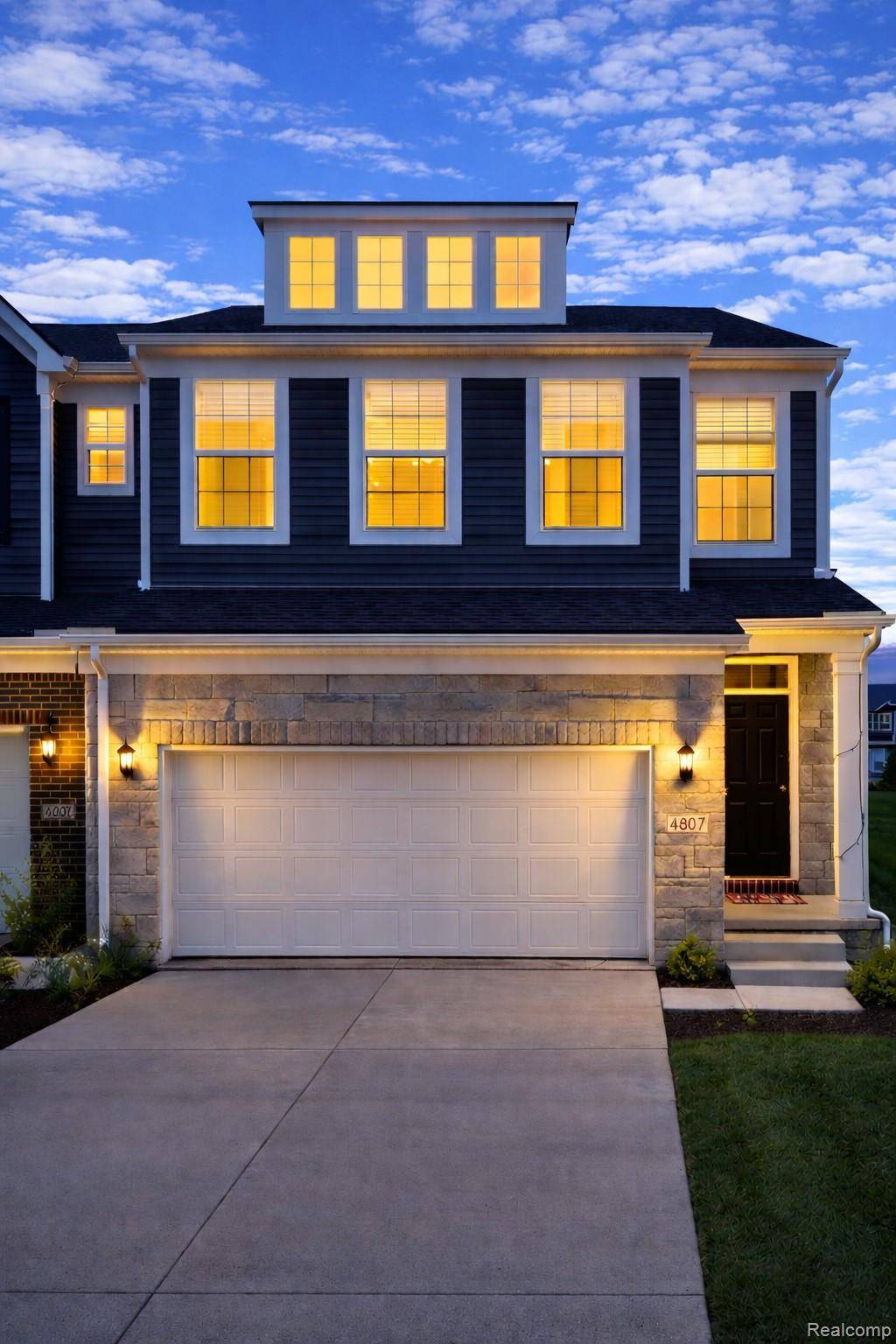 4807 Glenora DR, Lake Orion Village, MI 48359