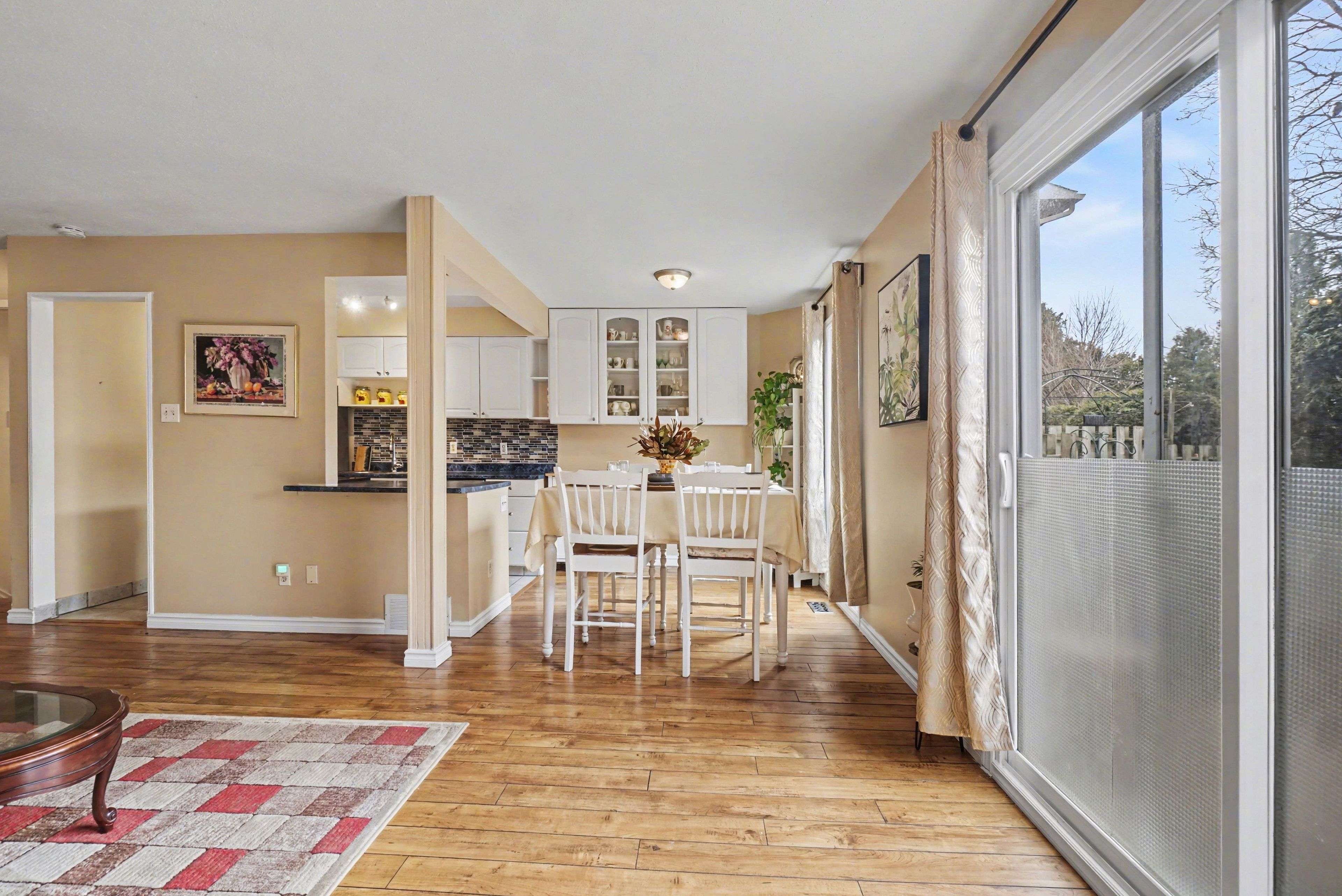 12D Arnold DR, Bells Corners And South To Fallowfield, ON K2H 6V9