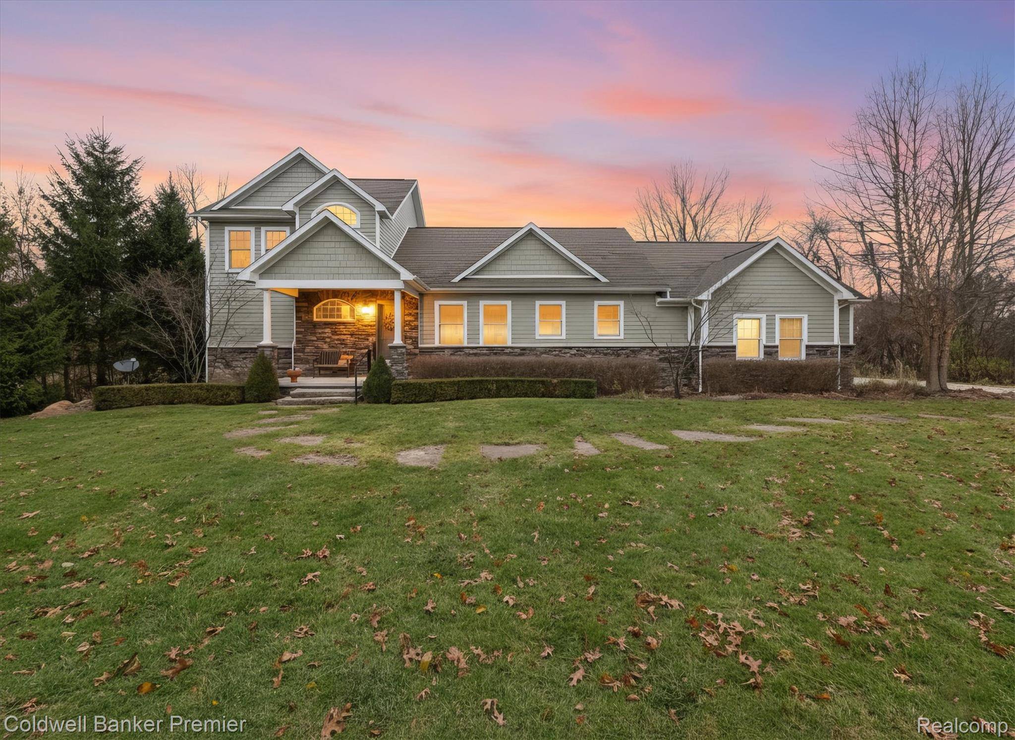 214 Presidio DR, Brandon Charter Township, MI 48462