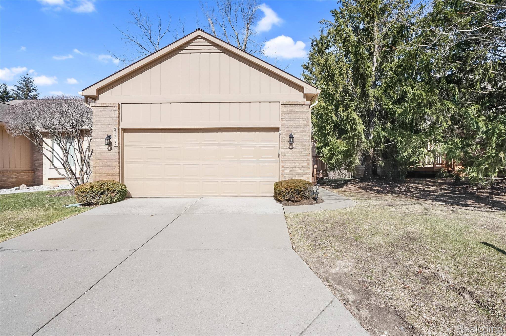 21700 River Ridge TRL N #Unit 177, Farmington Hills, MI 48335