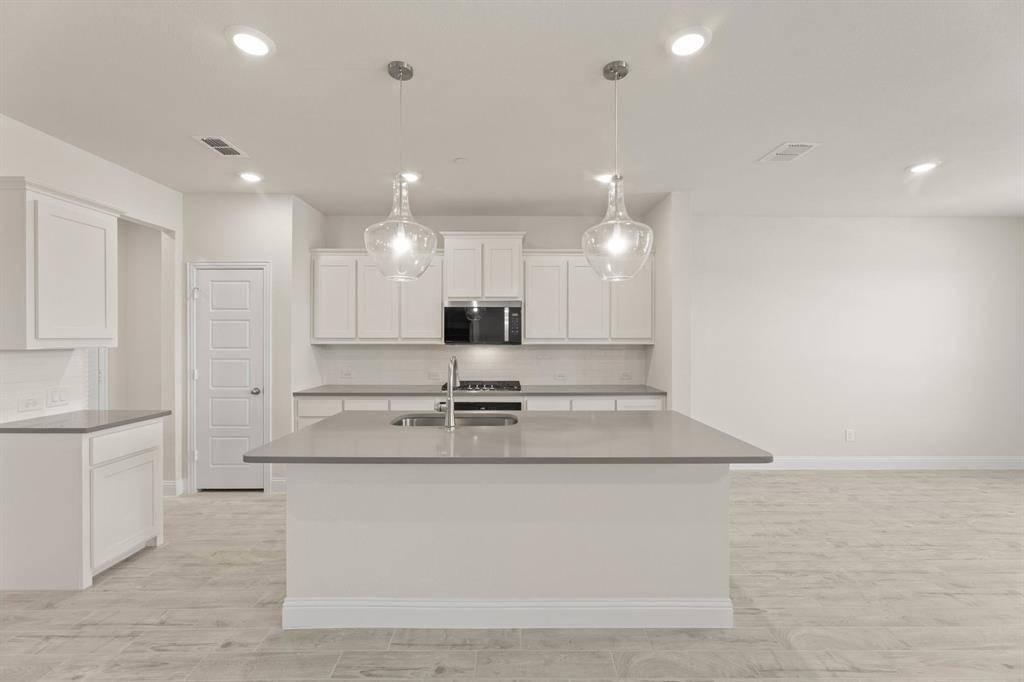 1967 Gentle Oak Trail, Corinth, TX 76210