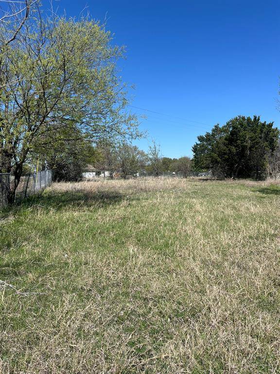 100 E Shangri La Drive, Azle, TX 76020