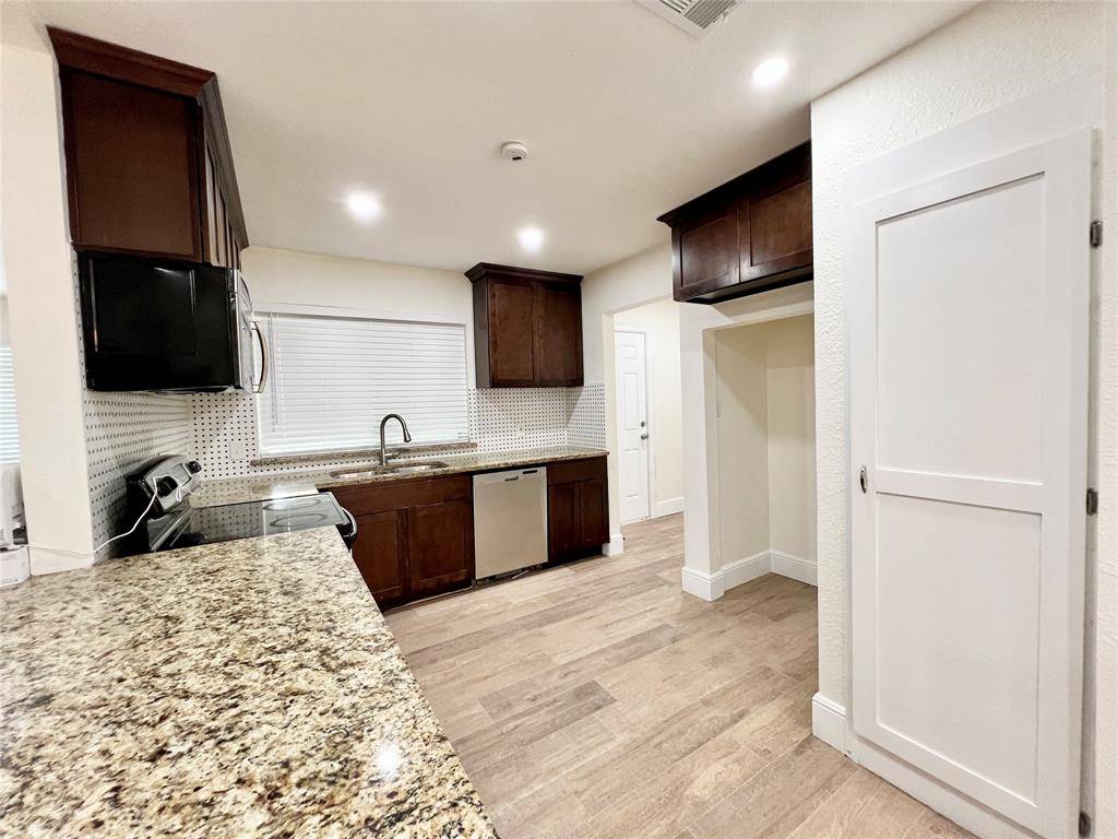 3241 Bunker Hill Drive, Forest Hill, TX 76140