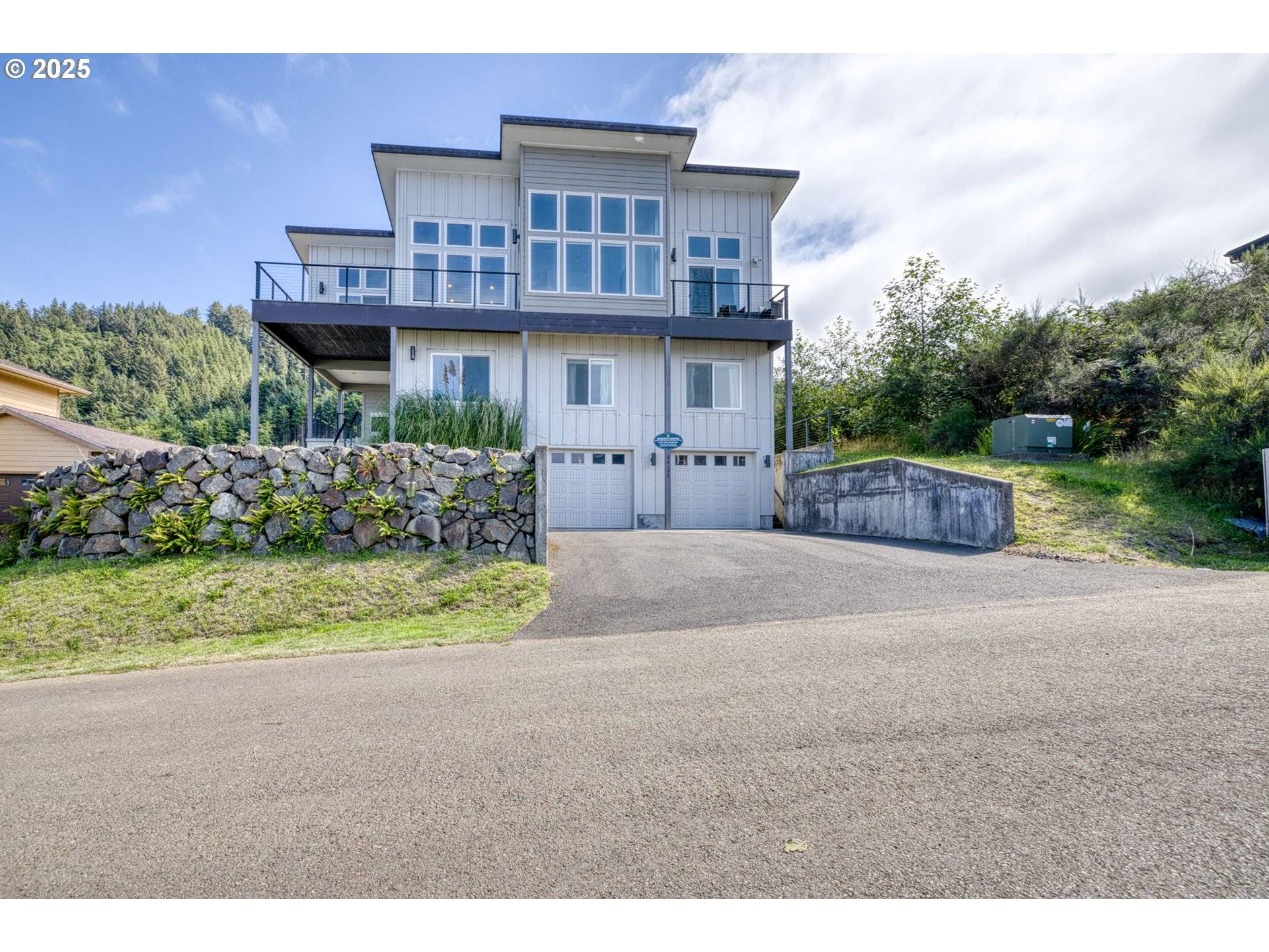 54145 S BEACH RD, Neskowin, OR 97149
