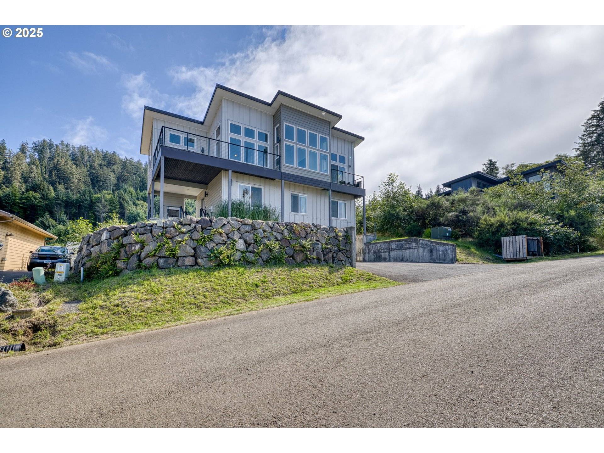 54145 S BEACH RD, Neskowin, OR 97149