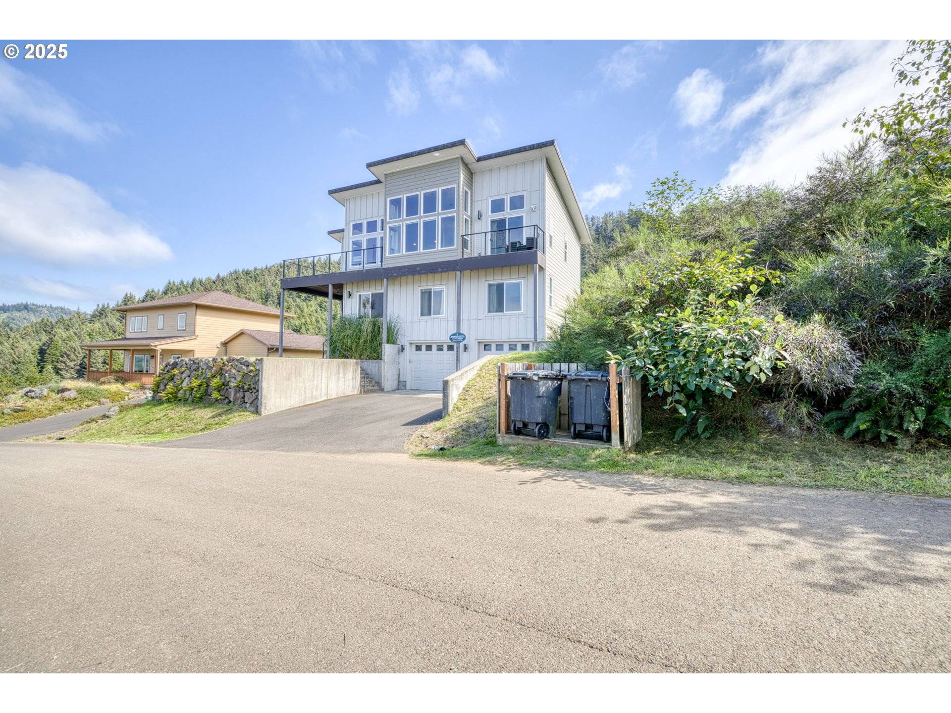 54145 S BEACH RD, Neskowin, OR 97149