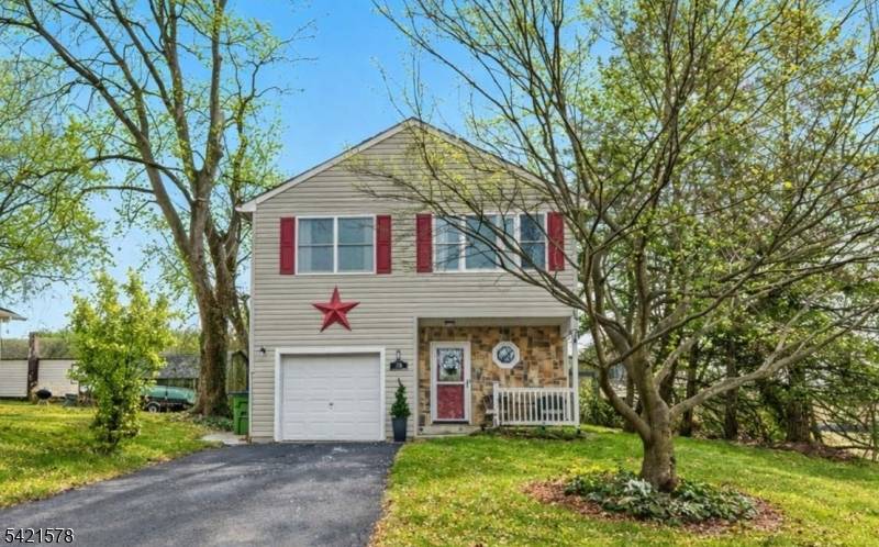 20 Park Ave, Lopatcong Twp., NJ 08865