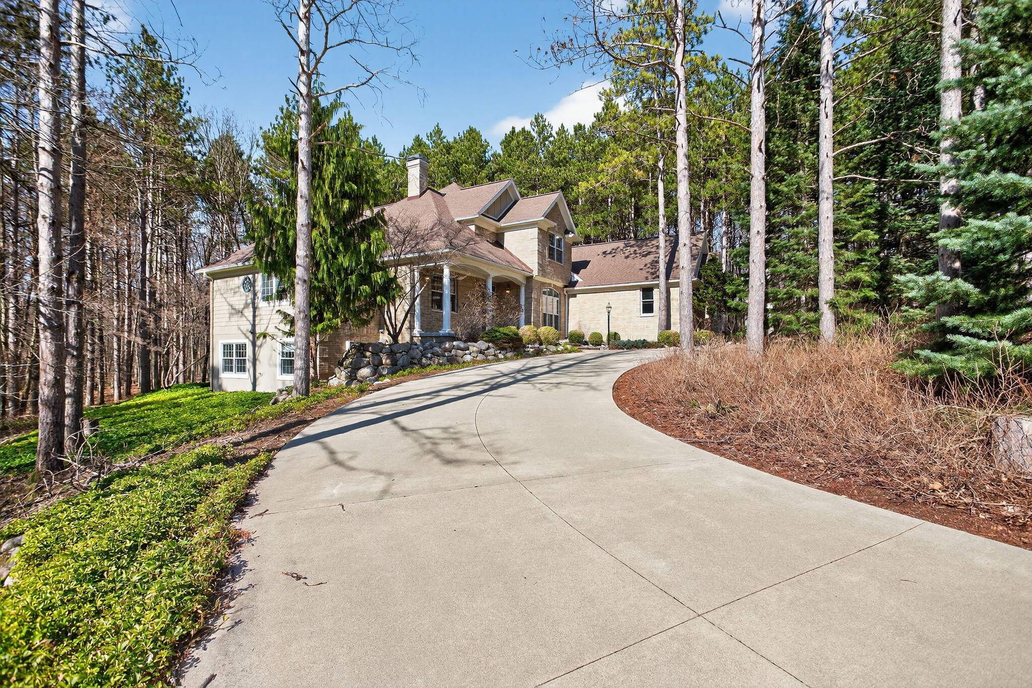 7176 Sanctuary DR, Leoni Twp, MI 49201