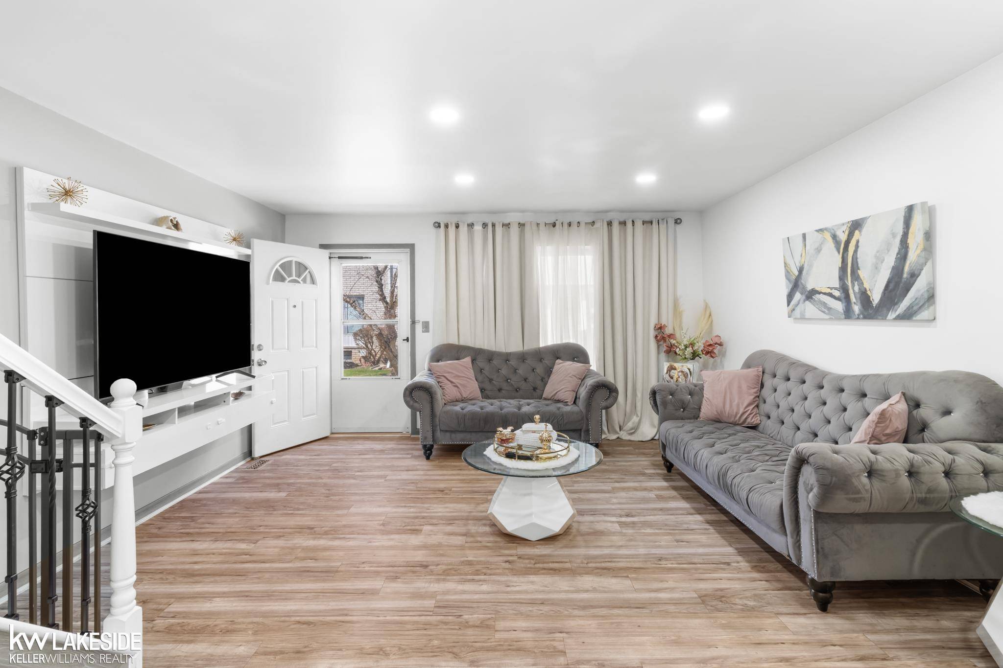 28372 Universal DR, Warren, MI 48092