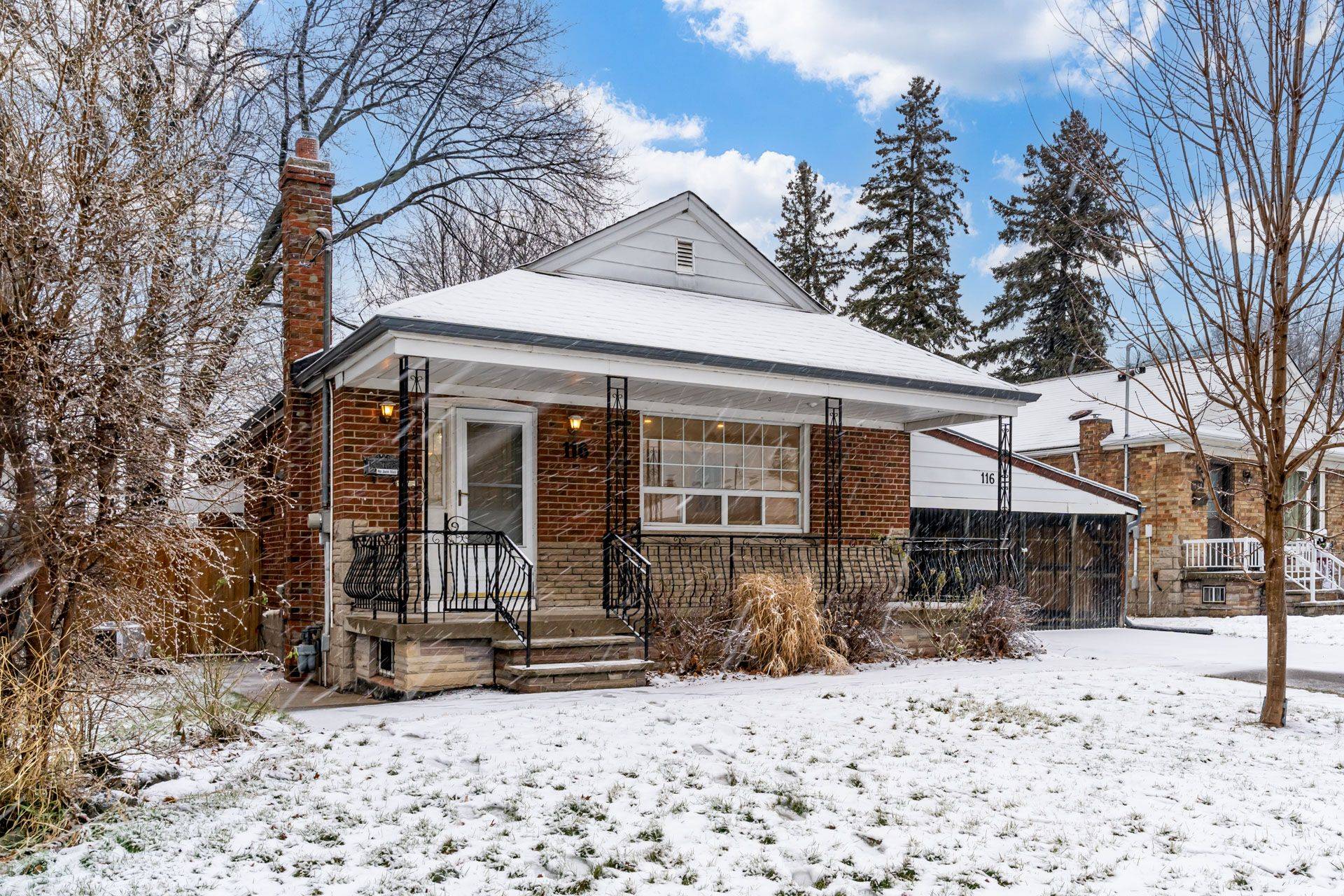 116 Ferris RD #Bsmt, Toronto E03, ON M4B 1G4