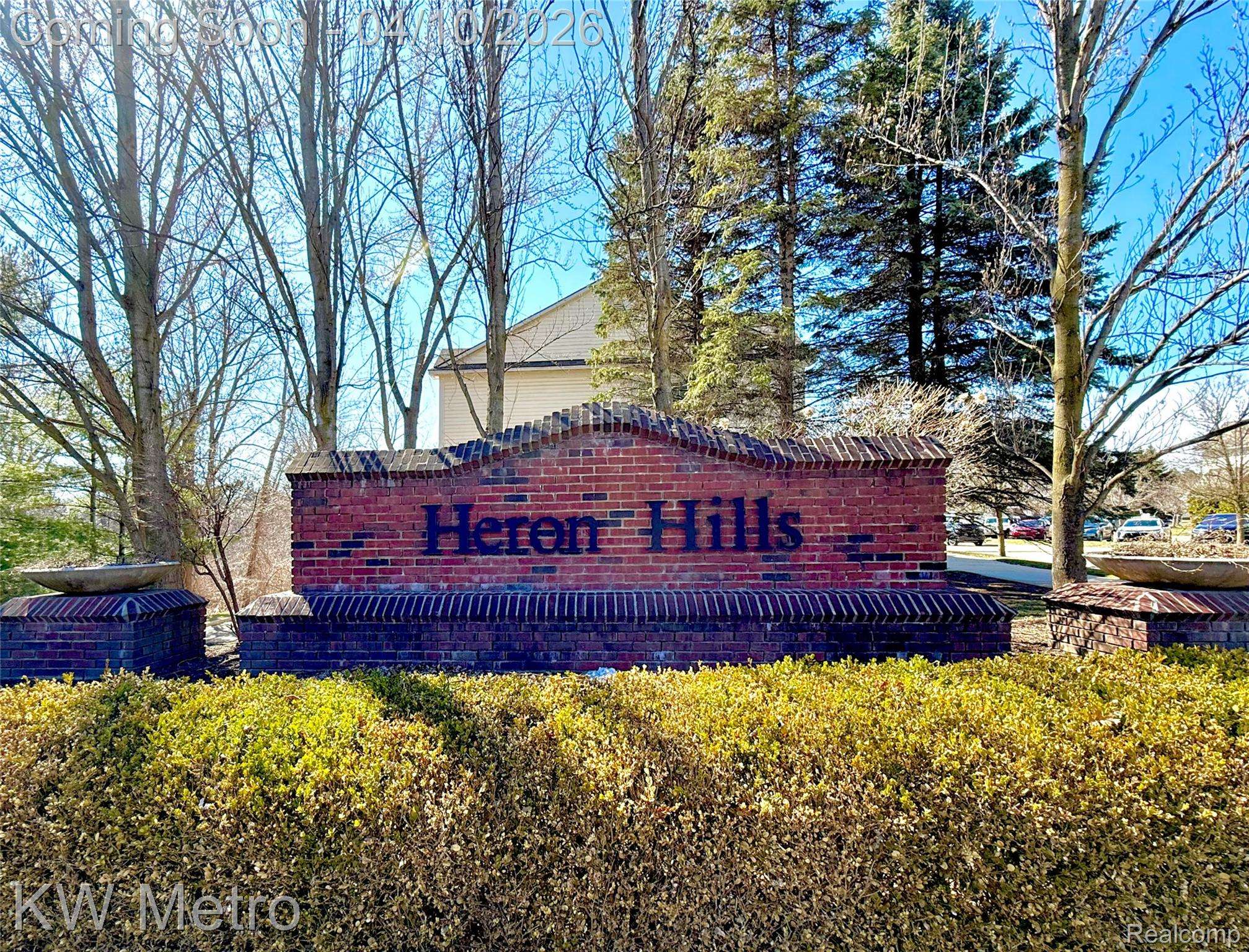 6108 Heron Hills DR, Wolverine Lake Village, MI 48390