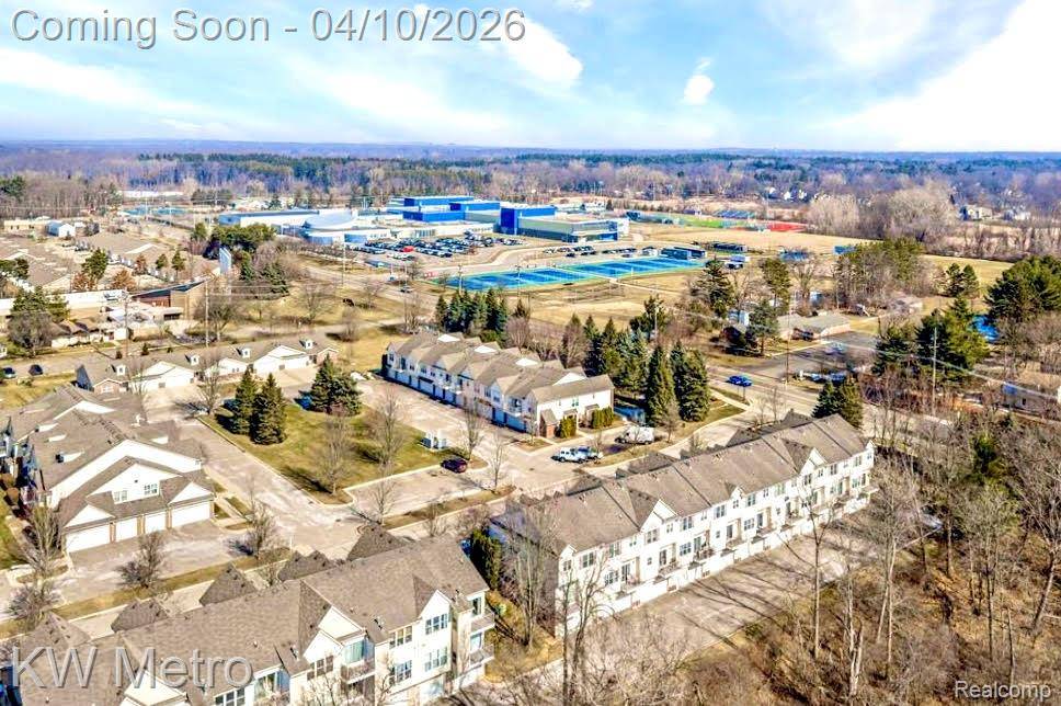 6108 Heron Hills DR, Wolverine Lake Village, MI 48390