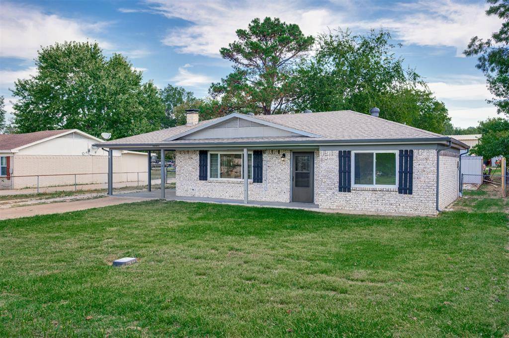 130 Wright Drive, Blossom, TX 75416