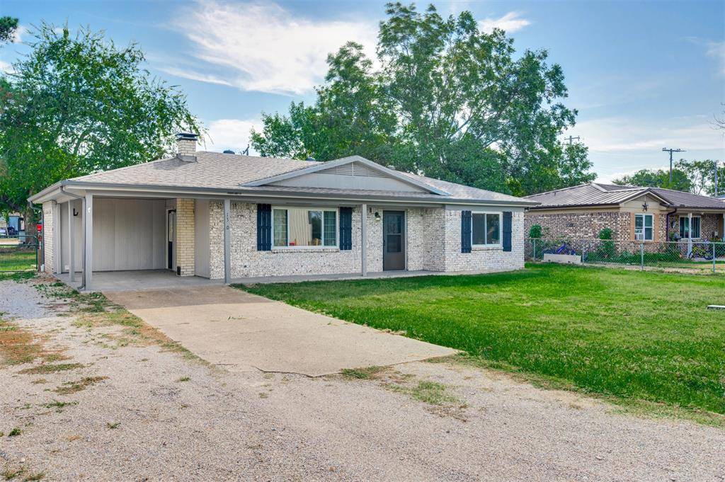 130 Wright Drive, Blossom, TX 75416