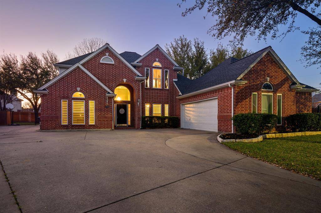 6402 Creekbend Court, Arlington, TX 76001