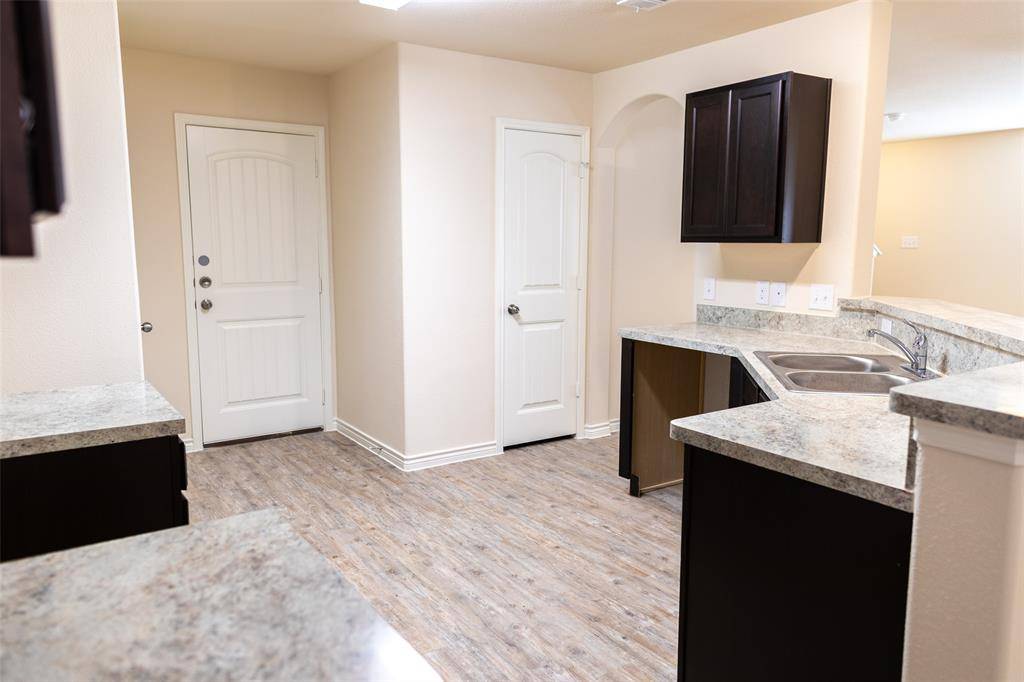 1603 Cardinal Drive, Ennis, TX 75119