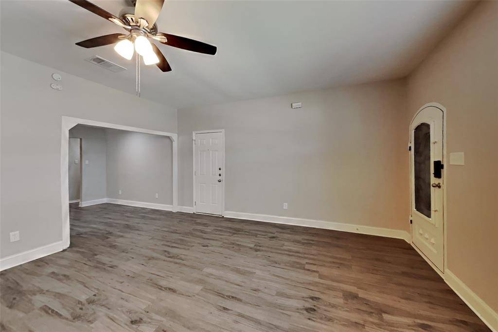 521 Hollyberry Drive, Mansfield, TX 76063